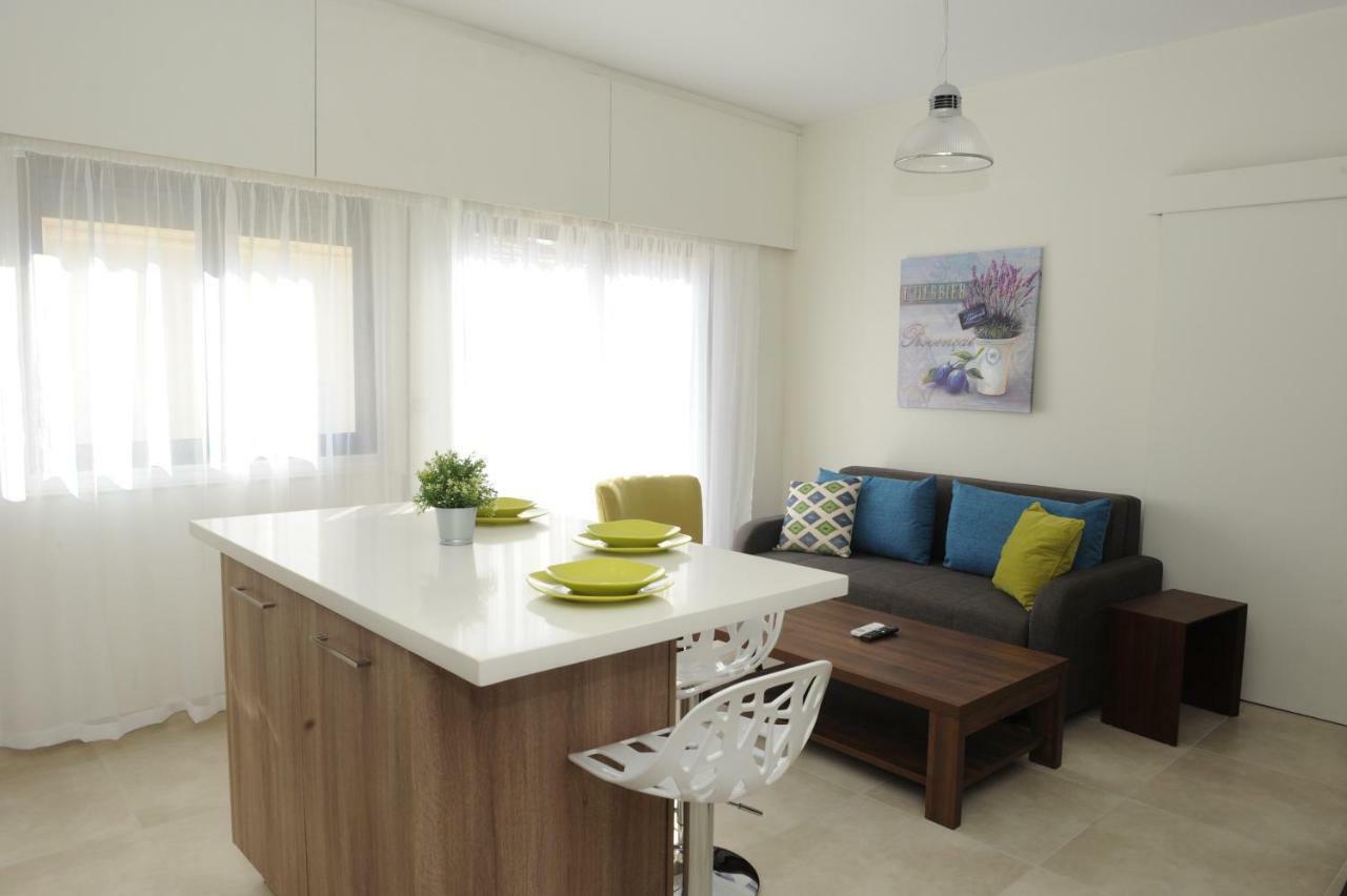 By The Way Apartment Larnaka Exterior foto